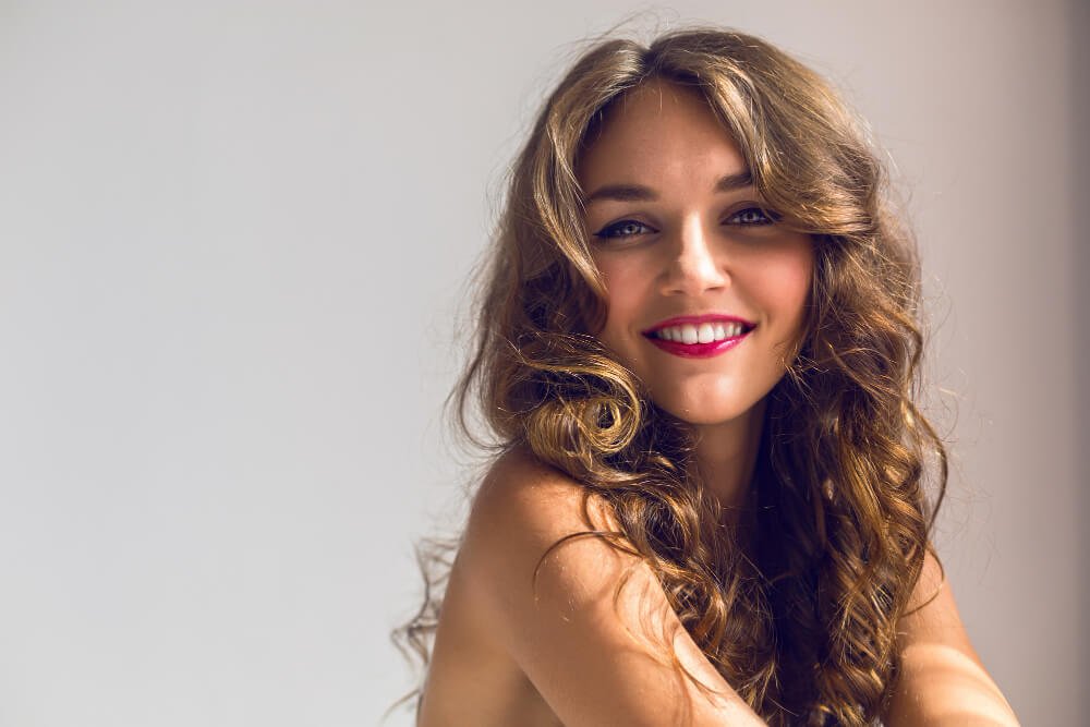 Easy Daily Habits That Help Prevent Female Hair Thinning Naturally